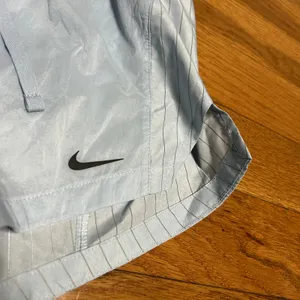 Nike Running Division Mid Rise Brief-Lined Shorts Womens Size Small Light Blue thumbnail 4