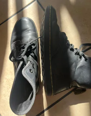 Dr. Martens Shoreditch Shoes thumbnail 1