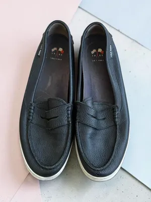 COLE HAAN Women’s Black Leather Slip On Boat Shoes Flats Size 9 thumbnail 1