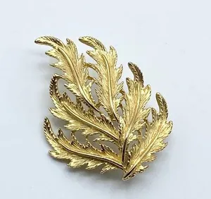 Unsigned Gold Leaf Brooch Pin thumbnail 1
