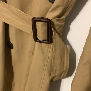 Old Navy Women’s Size Medium Tan Color Trench Coat thumbnail 5