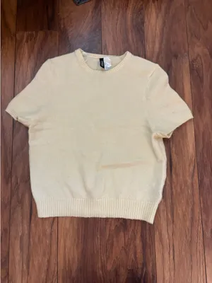 H&M Short Sleeve Knit Sweater Top Divided Butter Yellow Size Small thumbnail 3