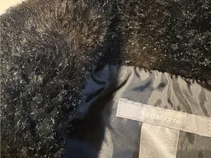 Liz Claiborne Women’s Black Quilted Zip-Up Vest with Faux Fur Collar Size L thumbnail 9