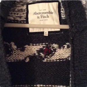 ✨ abercrombie and fitch aztec shawl cardigan✨ thumbnail 4