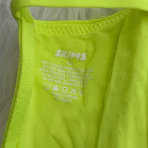 Skims Fits Everybody Strappy Back Cami Green Highlighter Size XXS thumbnail 6