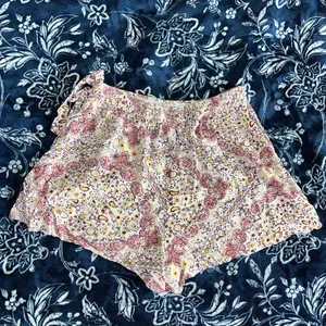 NWT! Hollister Floral Print Side Toe Skort 14-15” Waist thumbnail 2