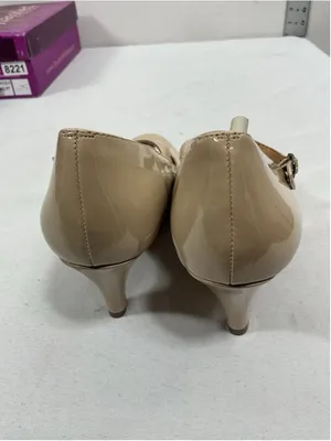 Womans New In Box City Classified Kaylee Mary Jane Pumps Size 8.5 Beige thumbnail 4