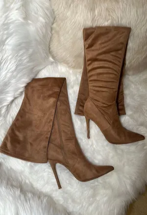 Brown Suede Boots Tan Size 7 thumbnail 1