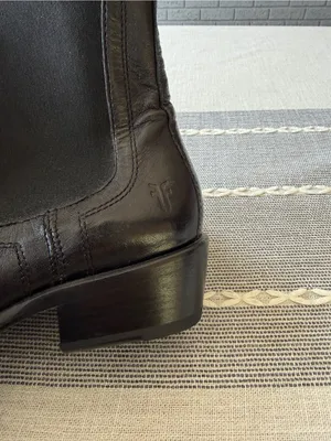 Frye Ankle Chelsea Boots Women’s Size 6 Black Leather thumbnail 4