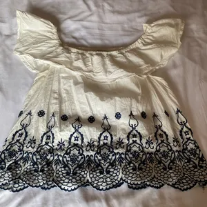 Haute Monde Embroidered Cream and Black Off-Shoulder Top size L thumbnail 2