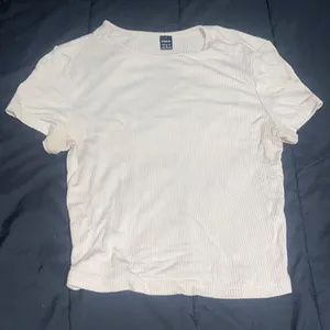 Gray and Cream Short Sleeve Tops thumbnail 3