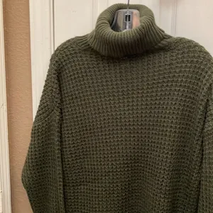 FINAL MARKDOWN H & m divided turtleneck sweater small thumbnail 1