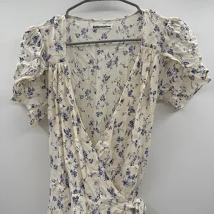 Reformation Ellwood Short Sleeve Wrap Mini Dress in Sinead White Blue Floral‎ M thumbnail 4