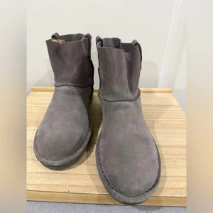 UGG Classic Mini Ankle Boots Womens 7 Gray Suede Shearling Lined Cozy thumbnail 5
