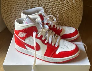Women’s air Jordan’s mid 1 thumbnail 1