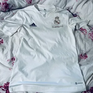 Adidas Real Madrid Women’s Soccer Kit thumbnail 1