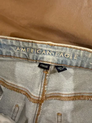 American Eagle Light Wash Mom Jeans Strigid thumbnail 3