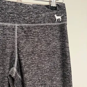 Victoria’s Secret PINK YOGA Grey Leggings Women’s Small thumbnail 3