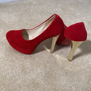 Light In The Box Women’s Red Suede High Heels with Gold Heels Size 7 thumbnail 2
