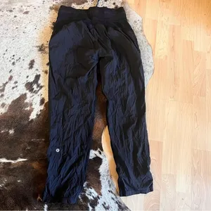 LULULEMON Black Dance Studio‎ Crop Unlined 25” Athletic Pants Size 4 thumbnail 4