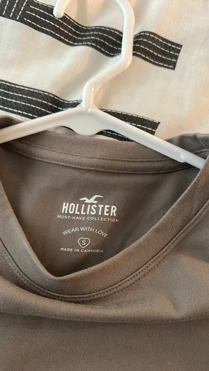 Hollister Long Sleeve thumbnail 2