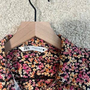 ZARA NWOT Micro Floral Print Balloon Sleeve dress size small thumbnail 4