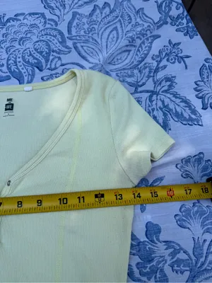 Me to We Pale Yellow Ribbed Henley Crop Top size S Small thumbnail 6
