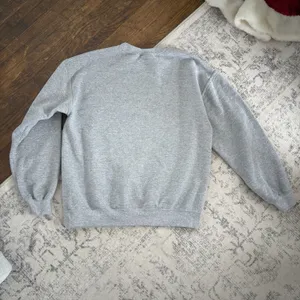 Gildan Unisex Don't Stop Believin' Santa Long Sleeve Christmas Sweatshirt Size Medium thumbnail 4