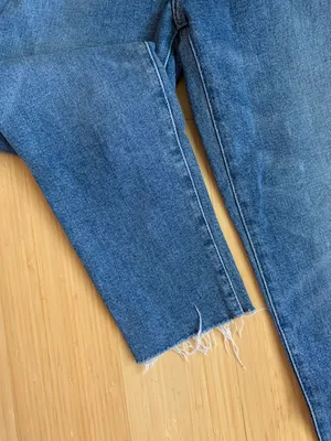 Hollister Ultra High-Rise Mom Jean thumbnail 5
