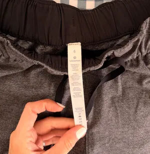 Lululemon Cropped Joggers thumbnail 3
