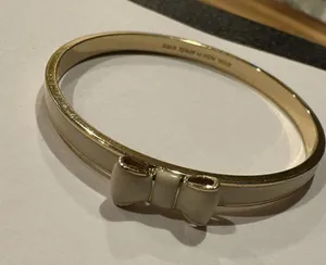Kate Spade Signed Bangle Bracelet Bow Tie Creamy White / Gold Tone - 7 3/4 Inch thumbnail 8