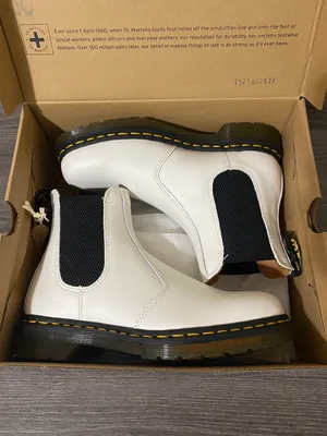 Dr. Martens Chelsea Boots thumbnail 2