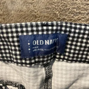 Old Navy Pants Womens 6 Pixie Mid Rise Gingham Plaid Black White Ankle Preppy thumbnail 2