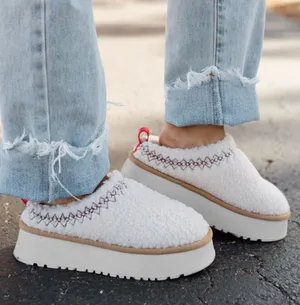 Sherpa plush slippers Size 7.5 thumbnail 1