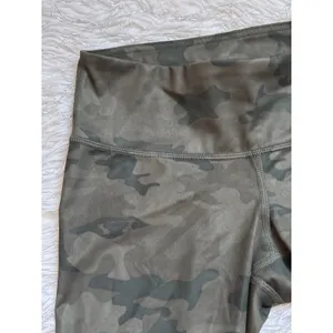 Lululemon Savasana Camo Multi Green Women’s Crop Leggings Size 4 thumbnail 9