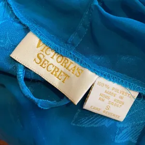 VTG BLUE DAMASK 80s GOLD LABEL VICTORIAS SECRET ROBE KIMONO thumbnail 6