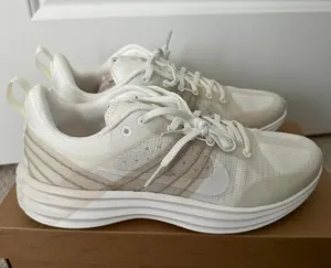 Nike Lunar Roam Sneaker Summit White/Phantom/Light Bone NIB Size M 8.5 / W 10 thumbnail 1