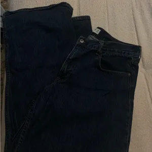 Abercrombie Ultra Loose Low-Rise Jeans thumbnail 1