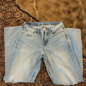 American Eagle Outfitters Light Blue Ripped Relaxed 90’s Bootcut Jeans!!! thumbnail 2