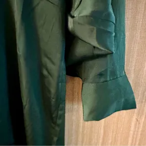 $75 NWOT H&M long sleeve emerald green satin dress L thumbnail 7