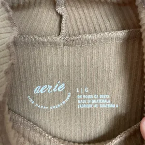 Aerie Long Sleeve Cropped Mock Neck Long sleeve T-Shirt scalloped hem size L tan thumbnail 7