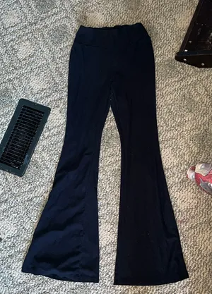 Women’s Size Small Flare Leggings thumbnail 1