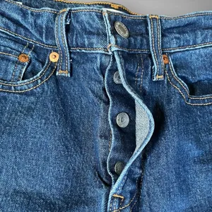 LEVI'S Women's Wedgie Straight Button Fly Jeans With Raw Hem Size 27 | EUC thumbnail 12