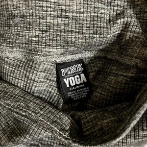 PINK - Victoria's Secret Yoga 7/8 leggings thumbnail 3