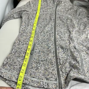 Lululemon size 6 define Jacket/Zip-up Define Jacket thumbnail 4