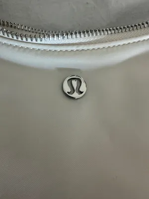 Lululemon City Essentials Shoulder Bag Small thumbnail 3