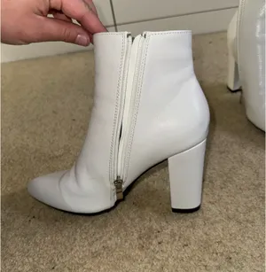 White booties Size 8 thumbnail 4