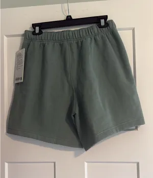 lululemon Women’s Small Scuba Mid-Rise Oversized 7" Shorts thumbnail 4