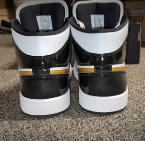 Nike Air Jordan 1 Mid SE thumbnail 6