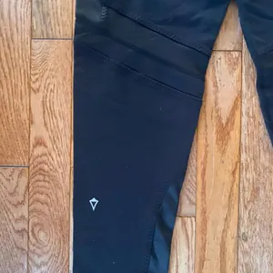 black athletic leggings with pockets thumbnail 6